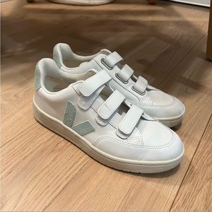 Vega green Velcro’s shoes